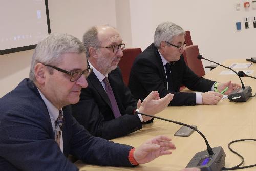 Il vicegovernatore Riccardo Riccardi tra il nuovo direttore generale dell'Azienda sanitaria Friuli centrale, Braganti, e il sindaco di Udine, Fontanini.
